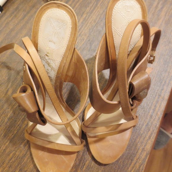 NEW L.A.M.B. Heels Slight scuffing from storage - Picture 11 of 11